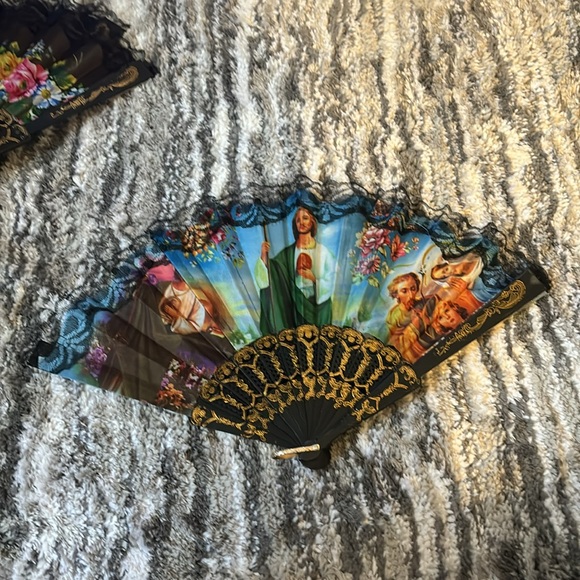 NWOT plastic hand fan! - Picture 2 of 4